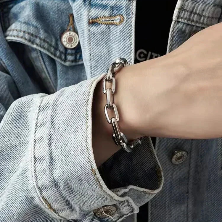 Rechteckiges Titan-Armband mit Achsenkette